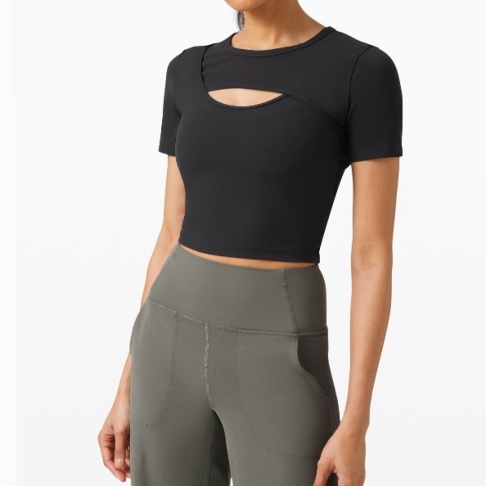 Lululemon key hole crop top